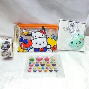 6 for $20♥️ Hello Kitty Pochacco purse bundle.